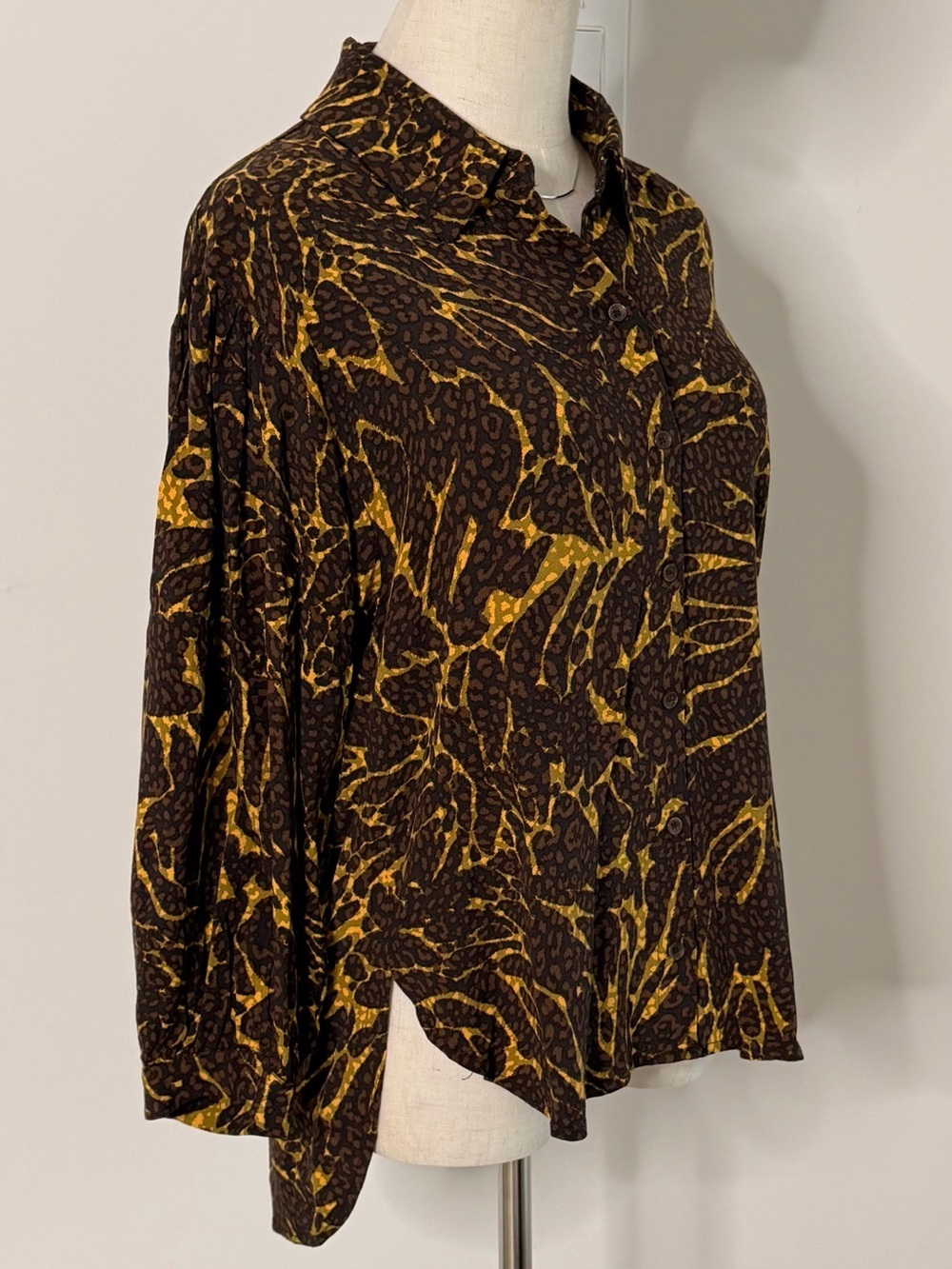 💛2 for $20-LAURE + MAX Printed Button Front Blouse | Size Small (0047) - Picture 4 of 12